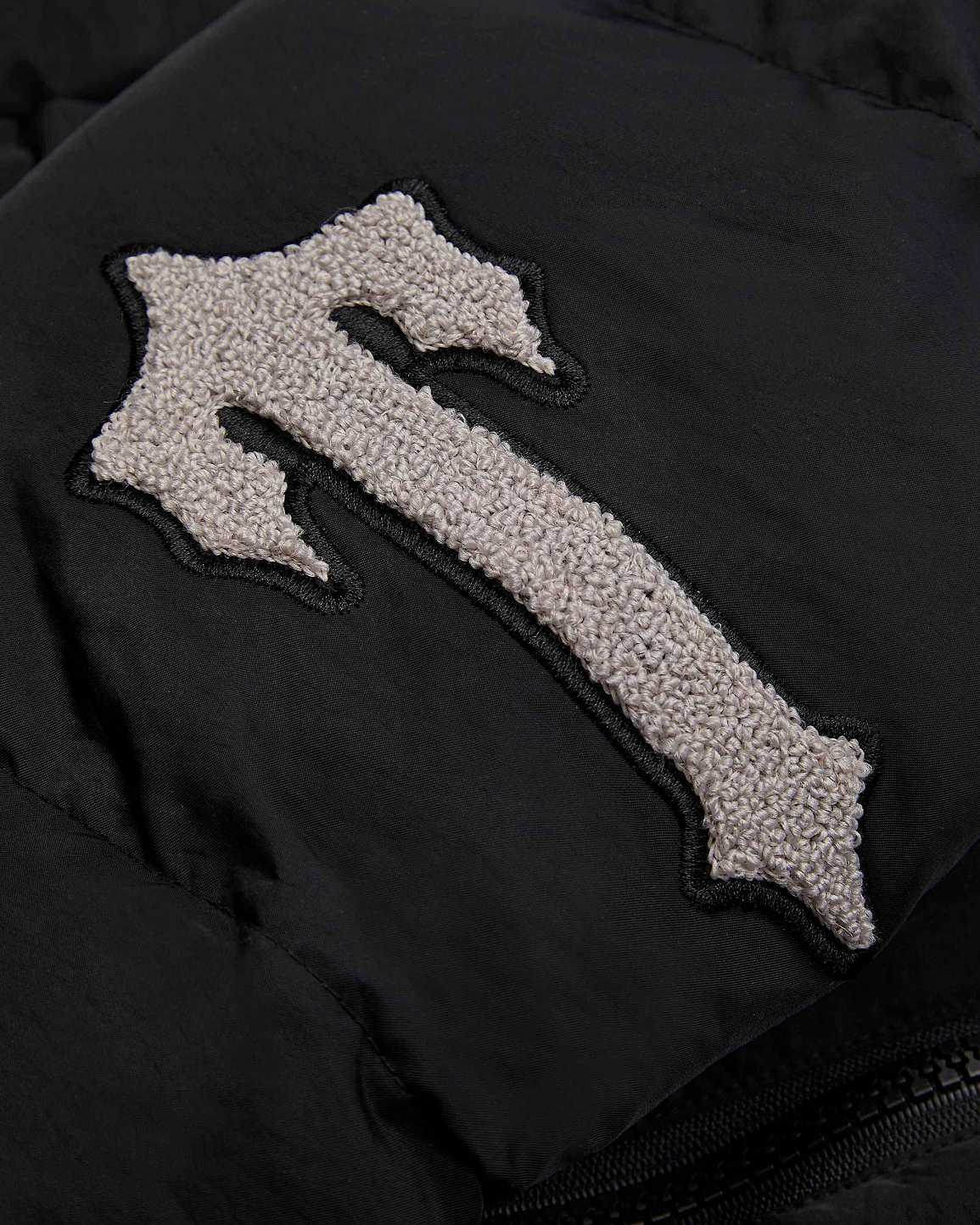 Trapstar Irongate Chenille Sleeve Puffer 黒 | TS-65430
